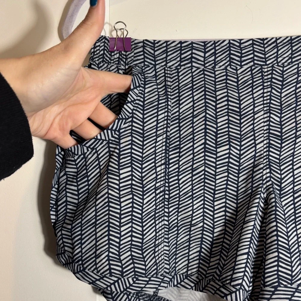 Athleta Women's Tropic Stellar Herringbone Navy/White Athletic Shorts Size Small